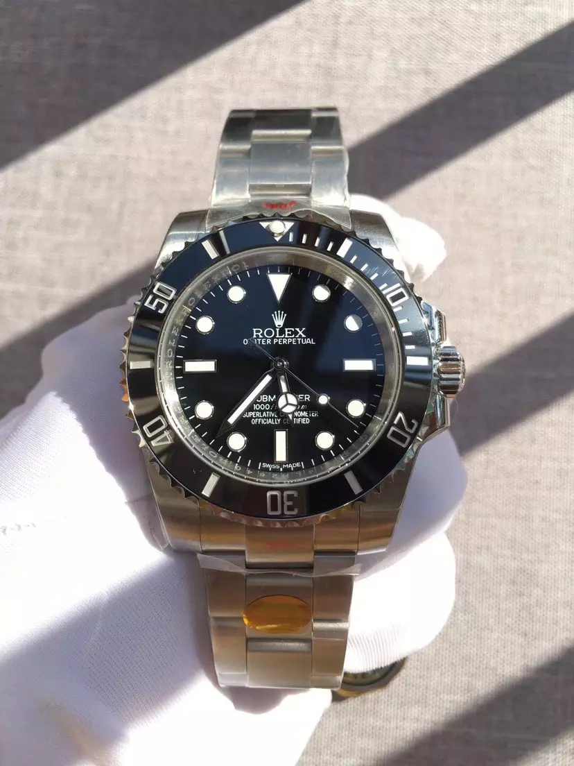 Swiss Rolex Submariner Automatic With Black Bezel And Dial Rolex20783